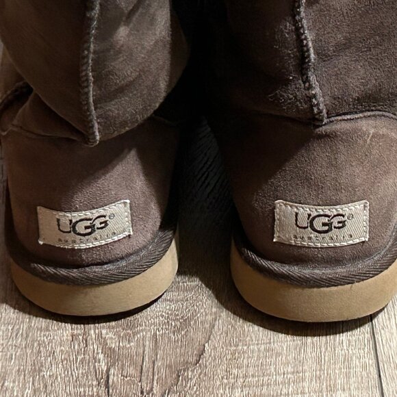 UGG Australia Classic Short 5825 Chocolate Sheepskin Winter Boots US Size 7 - Picture 4 of 8